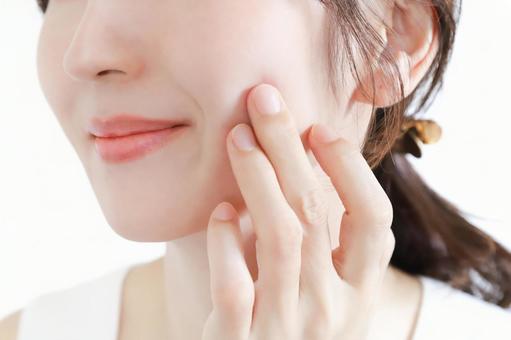 美容成分を肌の奥深くへ！エレクトロポレーション（イオン導入）で叶える輝く素肌